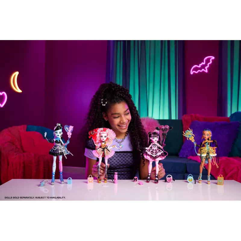 MATTEL Monster High Scary Sweet Birthday Cupid Asteria – boneca colecionável, articulada, roupa temática