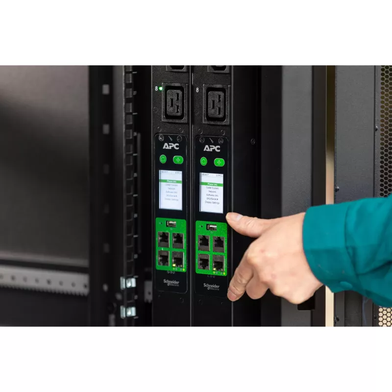 APC EasyPDU, Switched, Zero U, 22 kW, 230V, (30) C13 e (6) C19; IEC309