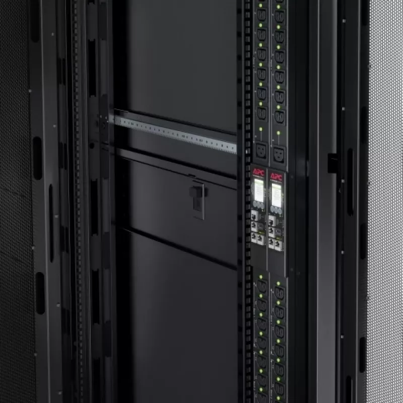 Unidade de distribuição de energia APC NetShelter 9000 PDU 24 saídas AC (C13/C15/C19/C21), NEMA L6-20P, 200–208 V, 20 A, vertical 0U, preto