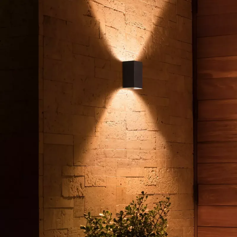 Aplique de parede exterior Philips Hue White and Colour Ambience Resonate LED preto