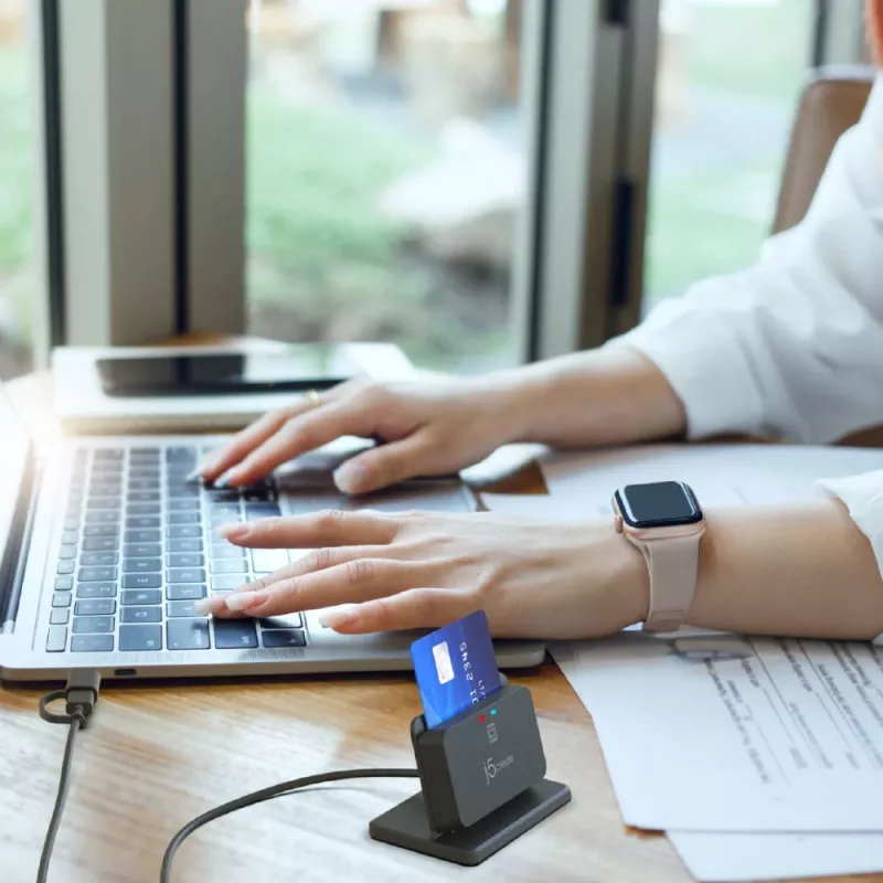 j5create JUR261 USB™ suporte para leitor de cartões inteligentes / CAC, USB Type-A/USB Type-C, preto, 95 g