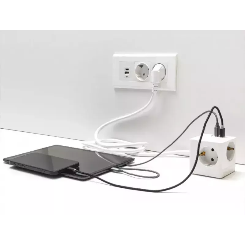DeLOCK 11497 Cubo de tomadas de 3 vias com cabo de extensão de 1,5 m, carregador USB, proteção para crianças, branco