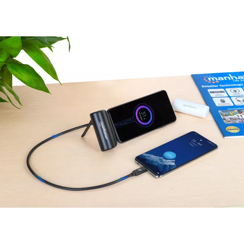 Powerbank Manhattan com ficha USB-C integrada, 5000 mAh, até 20 W de potência de saída, kickstand para utilização como suporte de carregamento de telemóvel, preto, um ano de garantia