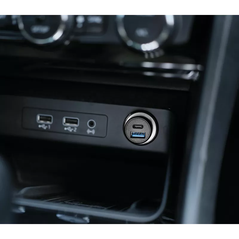 Acendedor de cigarros TRUST Maxo Universal preto carregamento rápido automóvel 12-24V