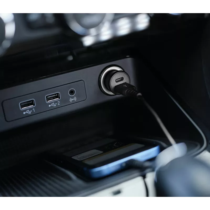 Acendedor de cigarros TRUST Maxo Universal preto carregamento rápido automóvel 12-24V