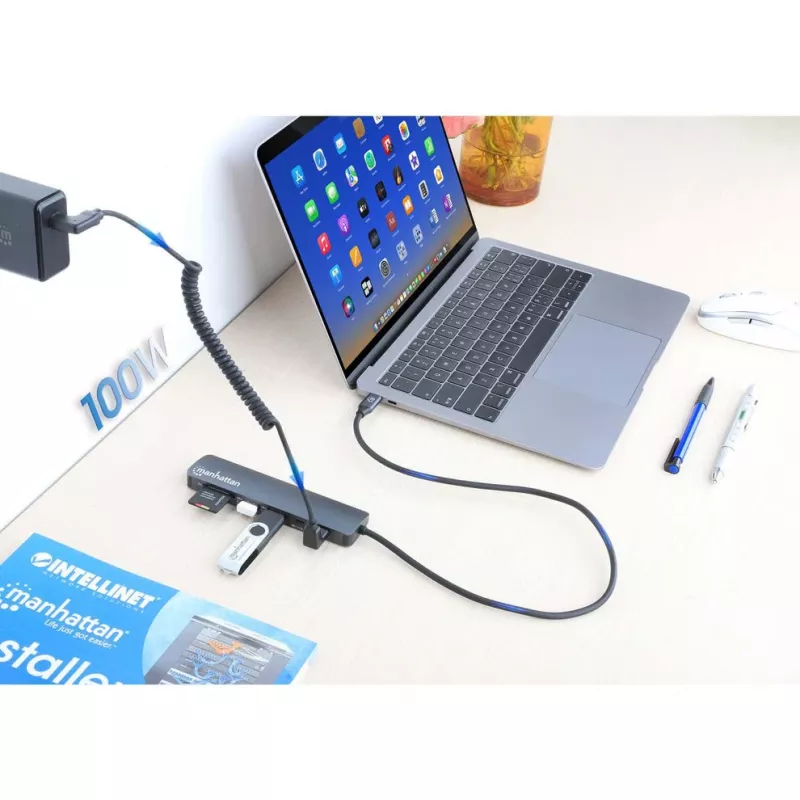 Manhattan Dock/Hub USB-C com leitor de cartões, ligações (x5): HDMI, USB-A (x2) e USB-C (x2), com Power Delivery (PD) 100W – requer carregador USB-C externo (não incluído). Alimentado por USB (sem fonte de alimentação externa necessária), quando o PD não é utilizado