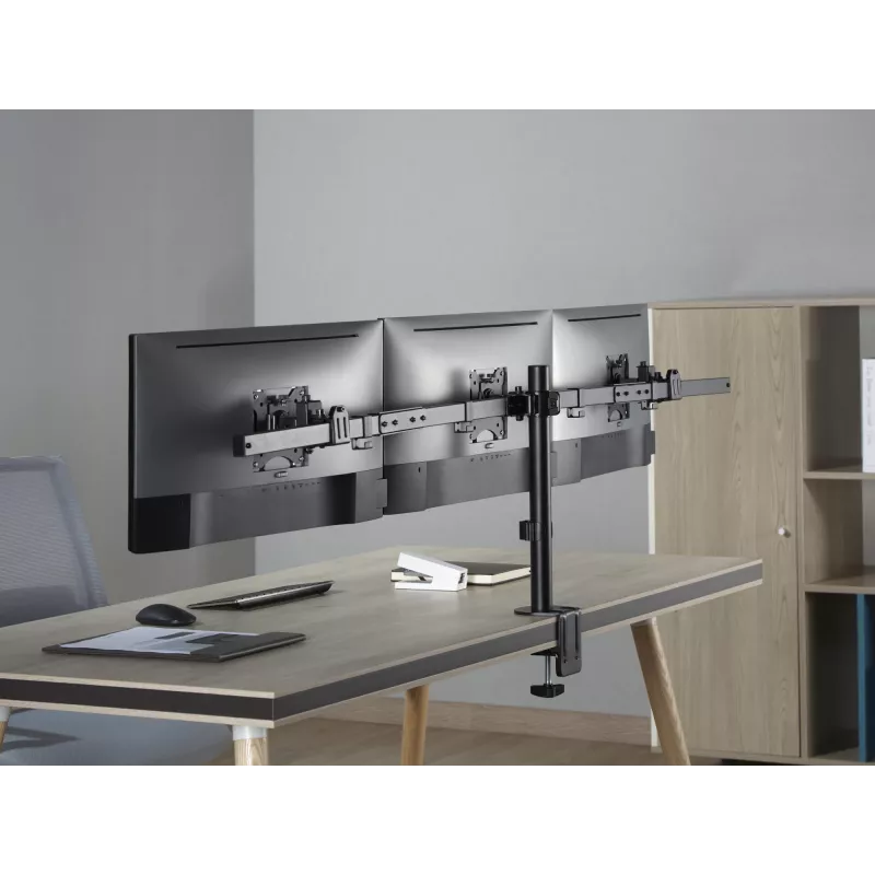 Equip Suporte de mesa para monitor triplo com braço articulado de 17 a 32 polegadas Aperto/Passagem pela mesa 21 kg