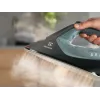 Ferro de engomar a vapor Electrolux E8SI2-8OG base RESILIUM 2800 W preto, verde-escuro