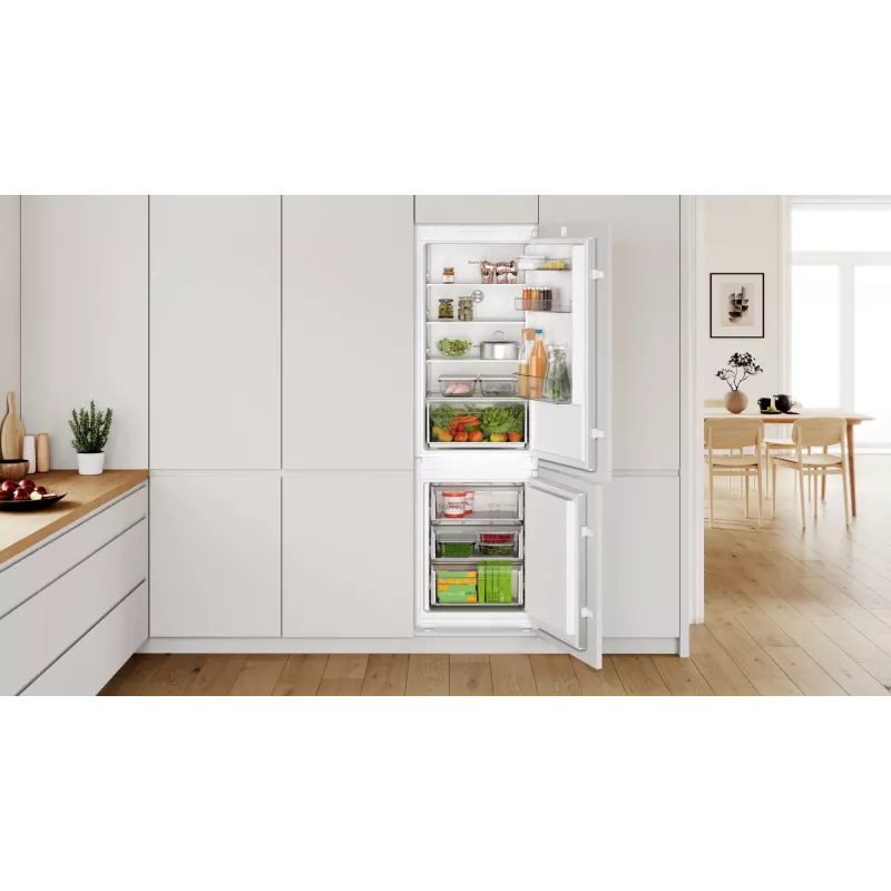 Combinado de frigorífico e congelador Bosch Serie 2 KIN86NSE0 de encastrar 260 L