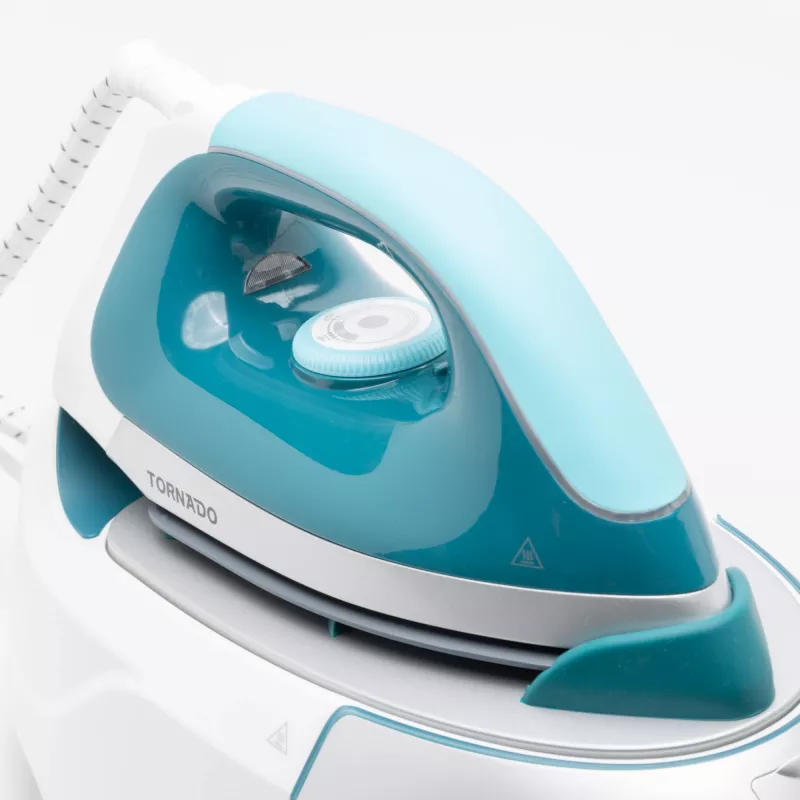 TORNADO TSS-2400D | Estação de engomar a vapor digital com base cerâmica e golpe de vapor de 280 g
