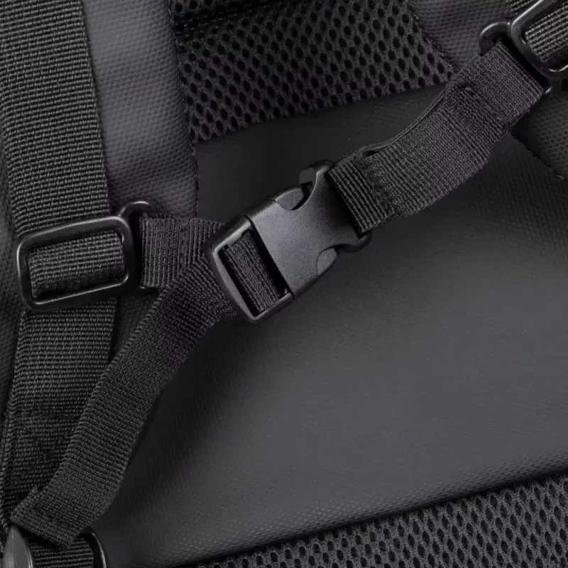Mochila de lazer Rivacase Tegel 8465 preta poliéster ecológica