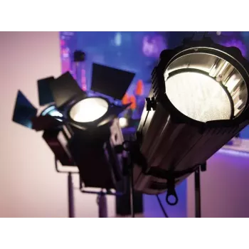 Estroboscópio de discoteca Eurolite THA-250F preto LED 200W DMX