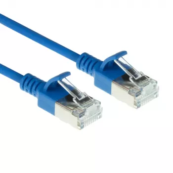 Cabo de rede slimline para centro de dados ACT azul 7 m LSZH U/FTP CAT6A com proteção das patilhas e fichas RJ45