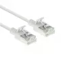 Cabo de rede slimline para centro de dados ACT branco 1 metro LSZH U/FTP CAT6A com proteção das patilhas e fichas RJ45
