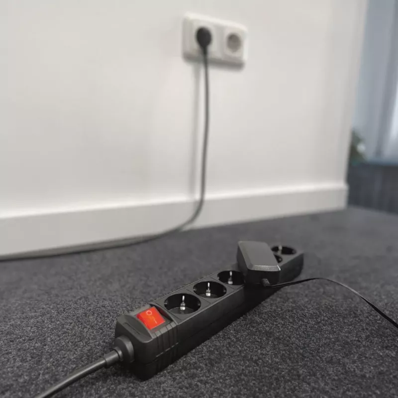 ACT Régua de tomadas com interruptor iluminado, 6 tomadas, 3 m, preto