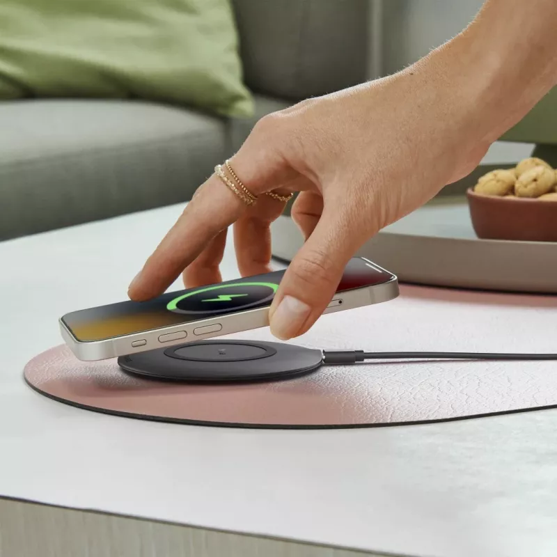 Hama 00201746 Carregador móvel para smartphone Preto AC Carregamento sem fios Função de carregamento rápido Interior