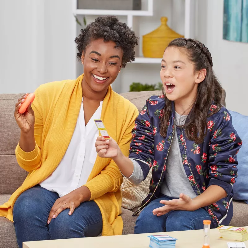 Hasbro Taboo Kids vs. Parents, 8 ano(s), jogo de família