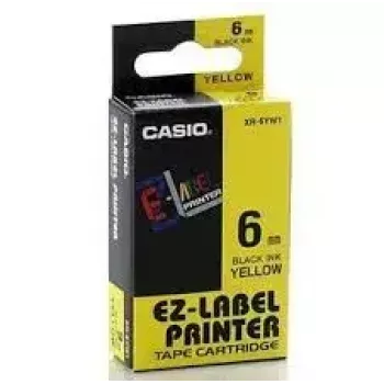 Fita de etiquetas CASIO XR-6YW1 — 6 mm x 8 m, texto preto sobre fundo amarelo, cassete preta