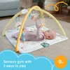 Manta de atividades Fisher-Price Sensimals Simply Senses para recém-nascido Tapete de atividades para bebé com 6 brinquedos sensoriais