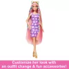 Boneca Barbie Fun & Fancy Hair com cabelo loiro comprido e colorido e acessórios de styling