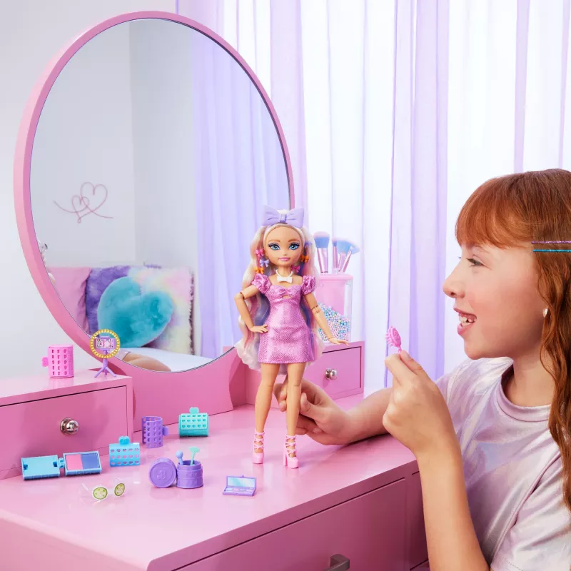 Boneca de moda Barbie Dream Besties Malibu com acessórios surpresa e mais de 15 looks