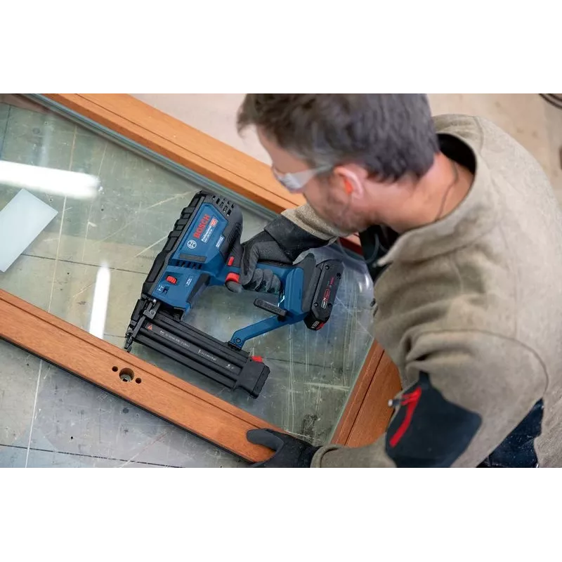 Bosch GNH 18V-50 M Professional agrafador a bateria