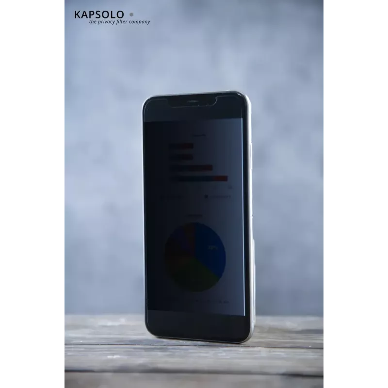 Película de privacidade Kapsolo KAPSOLO adesiva de 2 vias para iPhone 13 / iPhone 13 Pro — 6,1 polegadas (15,5 cm), 63 % de transmissão de luz, dureza 3H