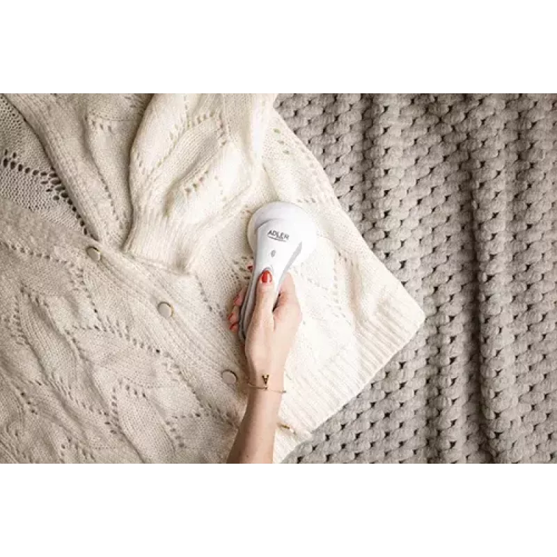 Removedor de pelos Adler AD 9616 branco aço inoxidável a pilhas