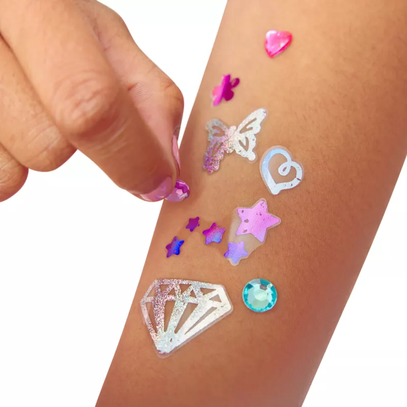 Cool Maker, Shimmer Me Body Art com rolo, pedras preciosas e 3 folhas, 135 designs de tatuagens temporárias metálicas, brinquedo de artes e criatividade para raparigas a partir dos 7 anos