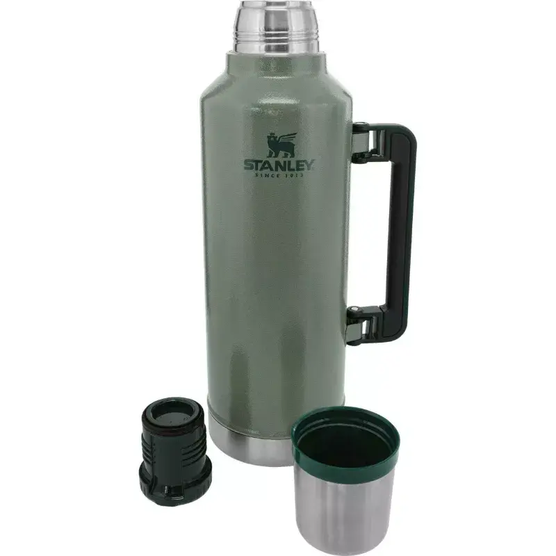 Garrafa térmica STANLEY The Legendary Classic 2,3 L modelo 2807935044, aço inoxidável com isolamento a vácuo