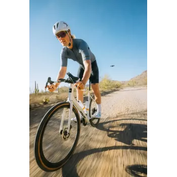 Mini-drone HOVERAir X1 Pro — 4 rotores, câmara de 12 MP, vídeo 4K, alcance de 1000 m, bateria de 1920 mAh, 32 GB internos, preto