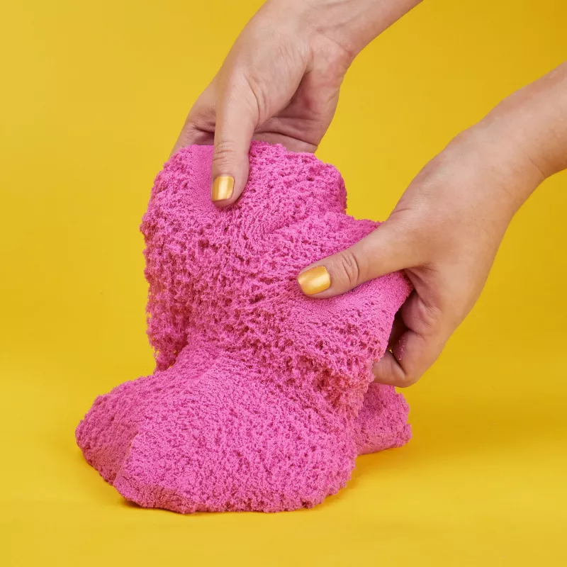 Kinetic Sand, 2 lbs areia de brincar Crystal Pink com brilho (embalagem pode variar), areia sensorial moldável para crianças a partir dos 3 anos