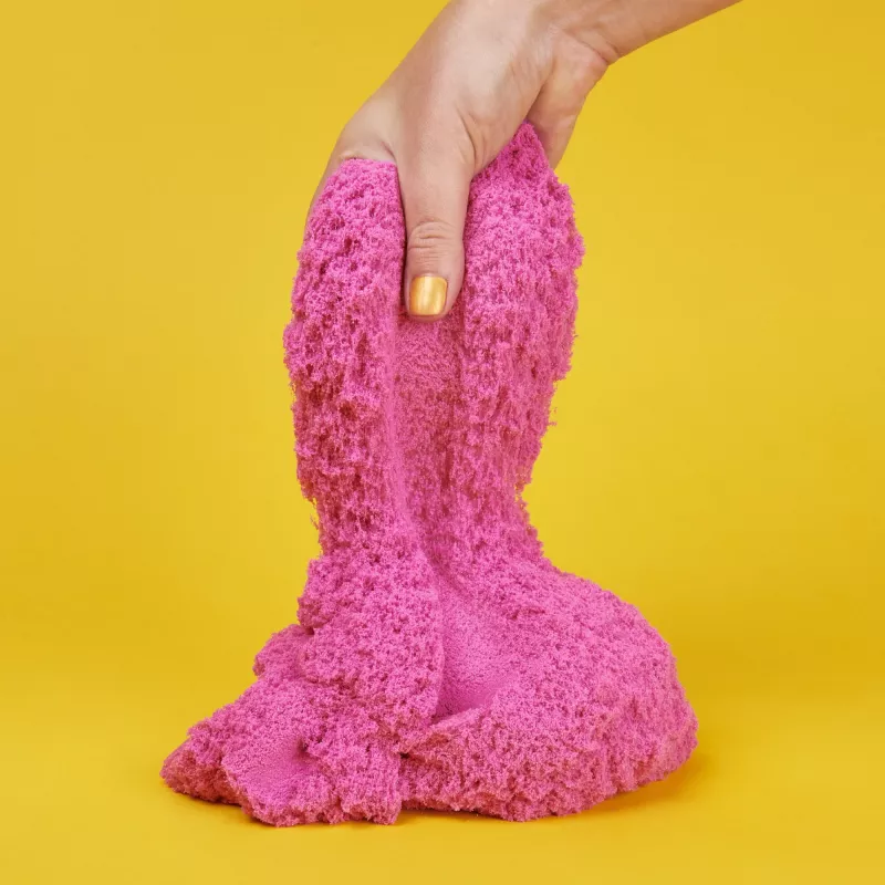 Kinetic Sand, 2 lbs areia de brincar Crystal Pink com brilho (embalagem pode variar), areia sensorial moldável para crianças a partir dos 3 anos