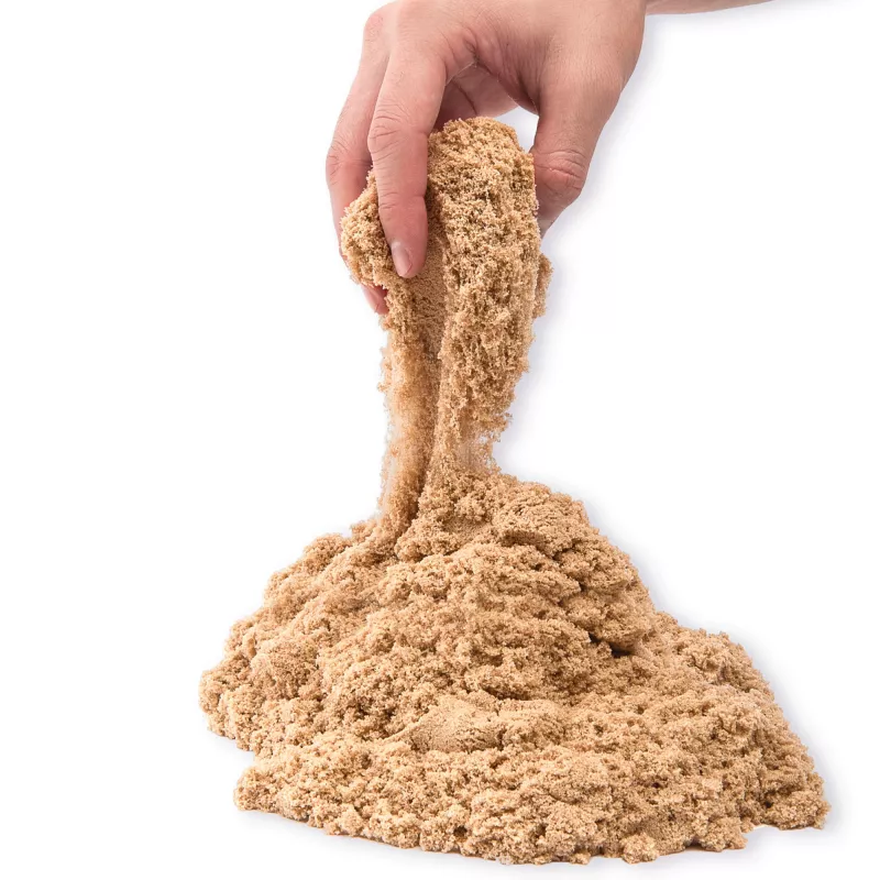 Kinetic Sand, 5,5 lbs (2,5 kg) areia de brincar castanho-natural para arte e artesanato, caixa de areia, Amazon Exclusive (embalagem pode variar), brinquedos sensoriais moldáveis, a partir dos 3 anos