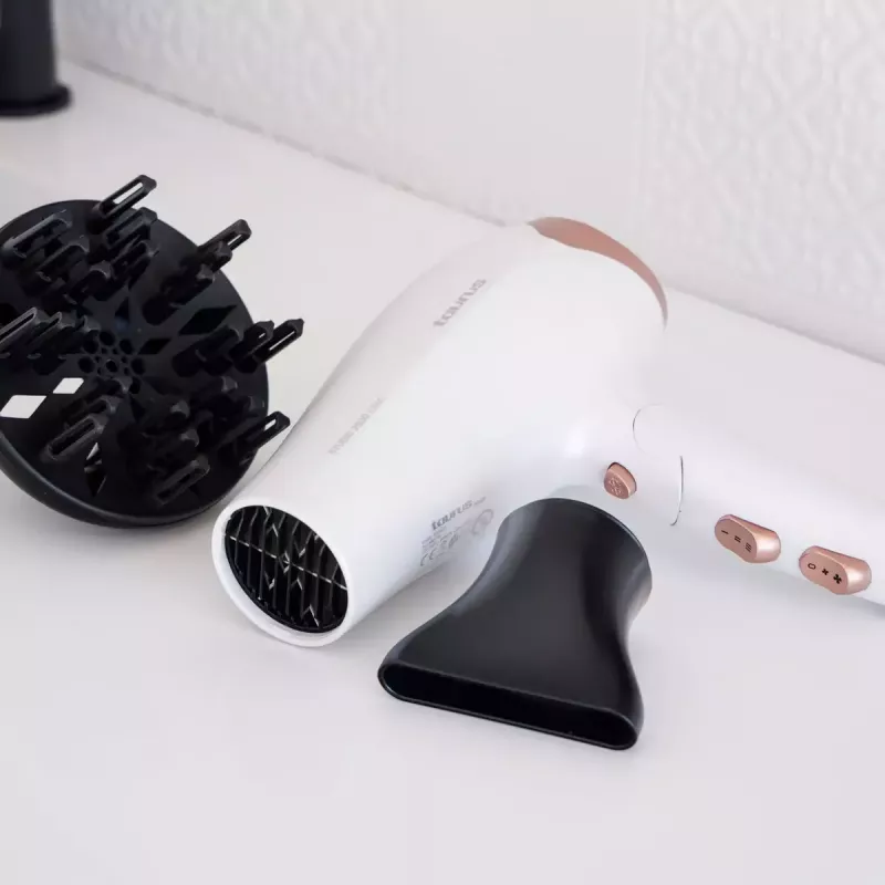 Secador de cabelo Taurus STUDIO 2500 IONIC 2400 W branco com função iónica, 3 níveis de calor, 2 velocidades, difusor e concentrador