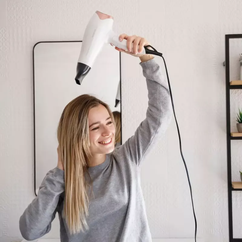 Secador de cabelo Taurus STUDIO 2500 IONIC 2400 W branco com função iónica, 3 níveis de calor, 2 velocidades, difusor e concentrador