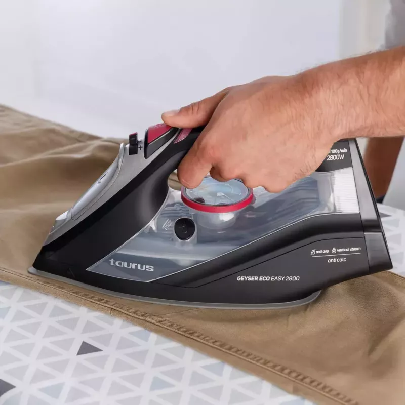Ferro de engomar a vapor Taurus Geyser Eco Easy 2800