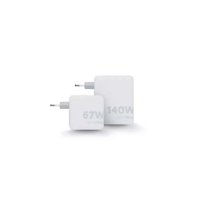 Carregador de viagem GaN portátil 140W Xtorm XVC2140 com 3× portas USB-C-PD e cabo USB-C de 2 m, branco