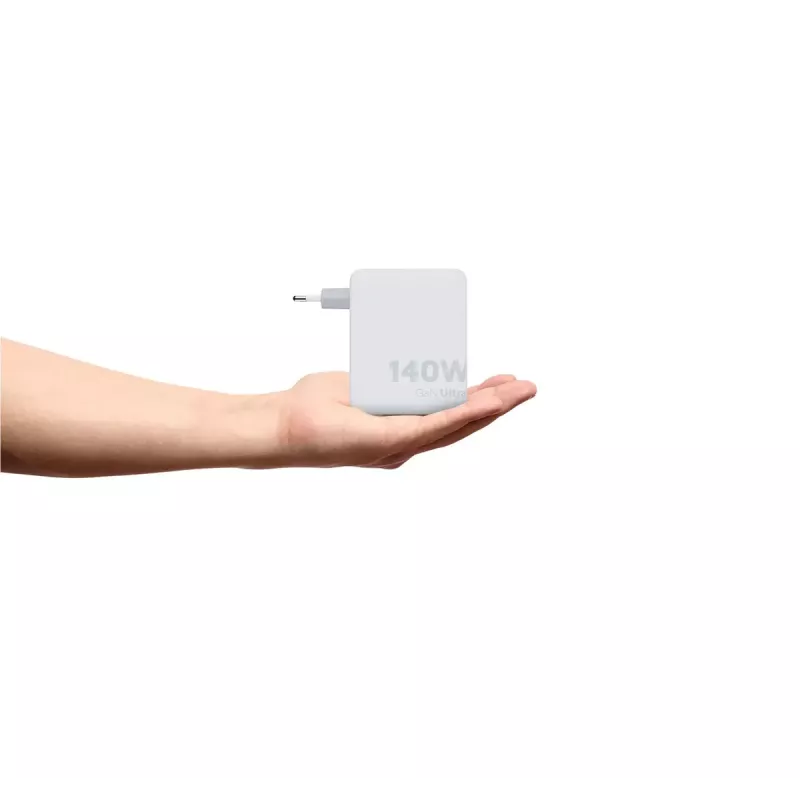 Carregador de viagem GaN portátil 140W Xtorm XVC2140 com 3× portas USB-C-PD e cabo USB-C de 2 m, branco