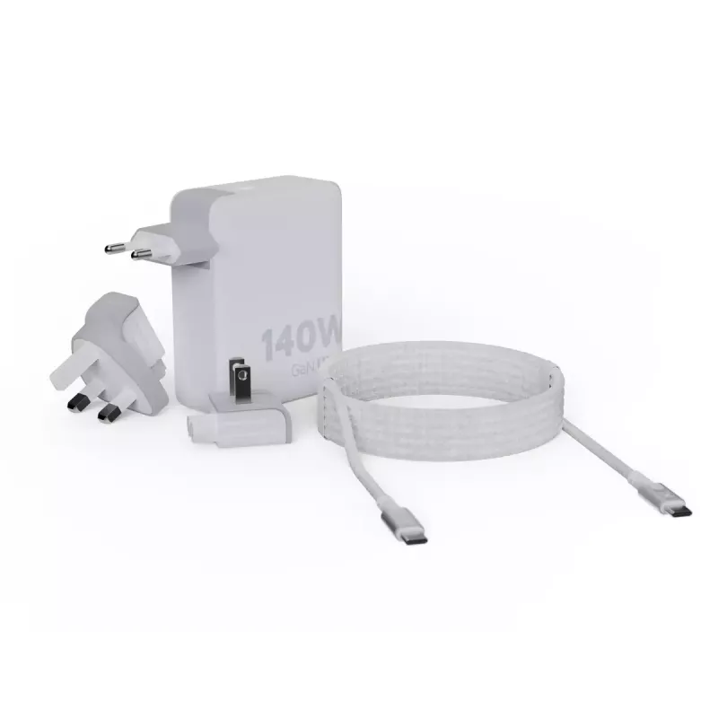 Carregador de viagem GaN portátil 140W Xtorm XVC2140 com 3× portas USB-C-PD e cabo USB-C de 2 m, branco