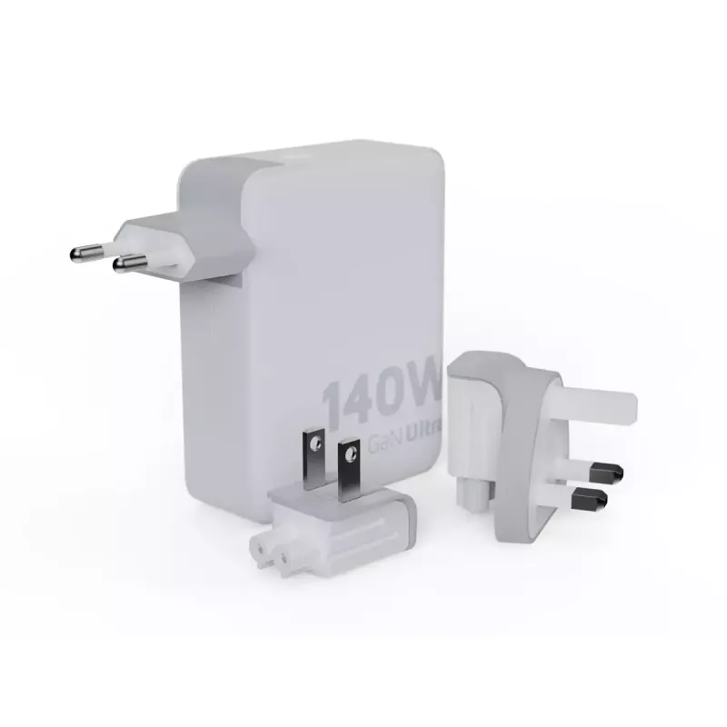 Carregador de viagem GaN portátil 140W Xtorm XVC2140 com 3× portas USB-C-PD e cabo USB-C de 2 m, branco