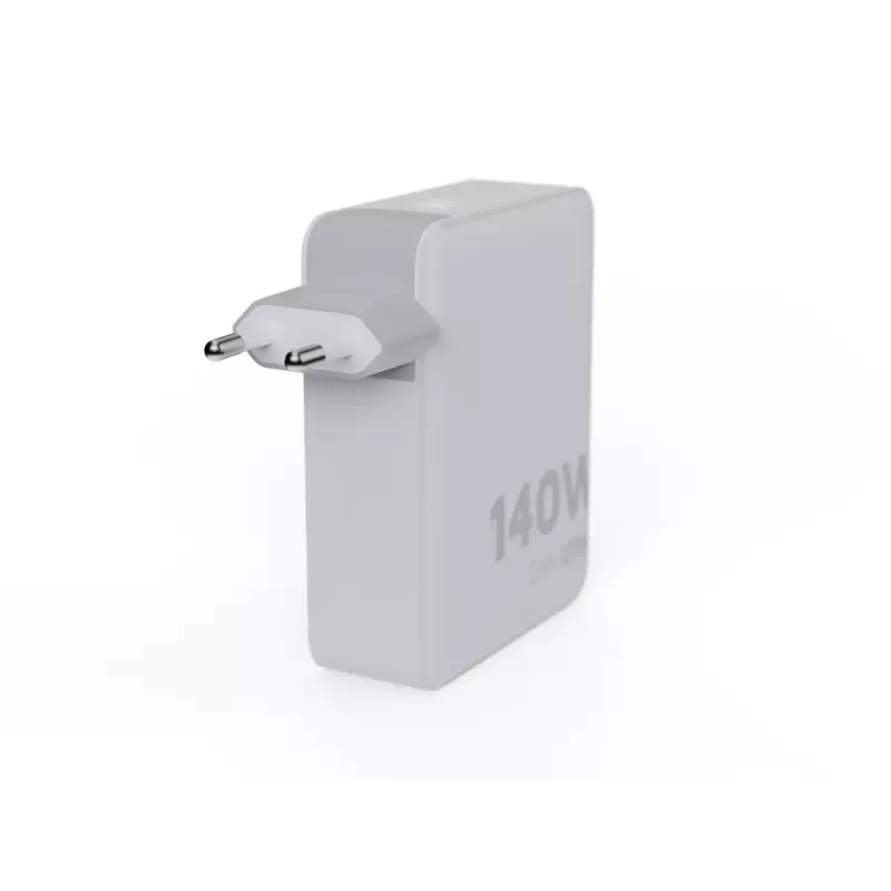 Carregador de viagem GaN portátil 140W Xtorm XVC2140 com 3× portas USB-C-PD e cabo USB-C de 2 m, branco
