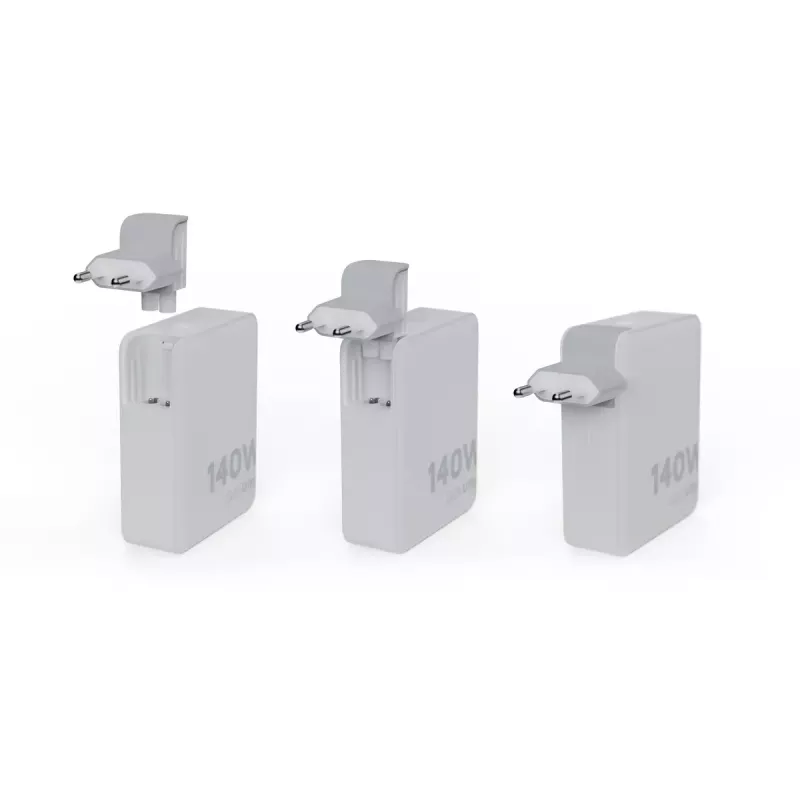Carregador de viagem GaN portátil 140W Xtorm XVC2140 com 3× portas USB-C-PD e cabo USB-C de 2 m, branco