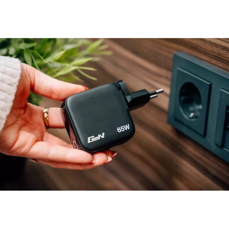 Carregador Verbatim Mini GaN 65W com visor, interior, AC, 20 V, preto