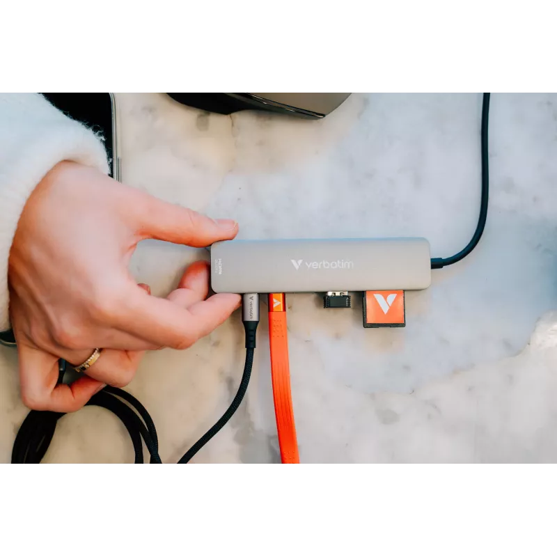 Hub multiportas Verbatim USB-C Essentials 7 portas: HDMI, USB-C, USB-C 3.2 Gen 1, 2 x USB-A 3.2 Gen 1, SD e microSD