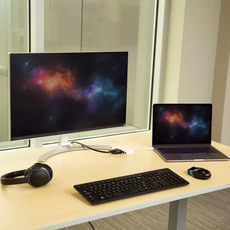 Adaptador multiportas USB-C StarTech.com – adaptador de vídeo USB-C para DVI-D (digital) com carregamento pass-through Power Delivery 60 W, GbE, USB-A – mini docking station portátil para portáteis USB Type-C/Thunderbolt 3