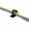 StarTech.com 100 clipes de gestão de cabos autoadesivos pretos – Organizador de cabos de rede/Ethernet/secretária de computador – Suportes adesivos para cabos/linhas – Clipe autoadesivo de nylon resistente ao fogo UL/94V-2