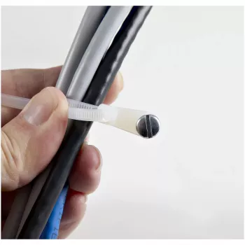 StarTech.com Abraçadeiras de 8 polegadas (20 cm) com orifício de montagem – 1/8 polegadas (4 mm) de largura, 2 polegadas (52 mm) de diâmetro de feixe, 50 lb (22 kg) de resistência à tração, abraçadeiras de nylon-66 autoajustáveis com orifício para parafuso, listado UL, pack de 100