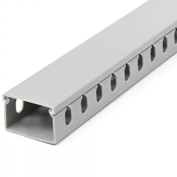 StarTech.com Canal de cabos com ranhuras abertas e tampa, 38 mm (1-1/2 polegadas) L x 25 mm (1 polegada) A – 2 m (6,5 pés) de comprimento – ranhuras de 8 mm (1/4 polegadas), ocultação de cabos de rede/canal de parede em PVC, máx. 20 cabos, listado UL