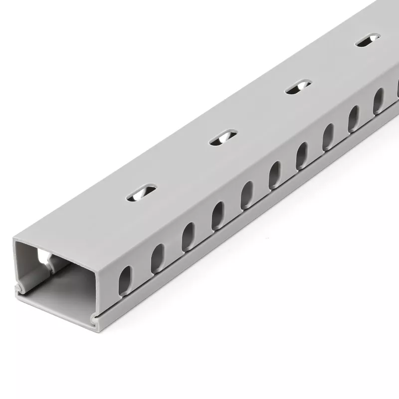StarTech.com Canal de cabos com ranhuras abertas e tampa, 38 mm (1-1/2 polegadas) L x 25 mm (1 polegada) A – 2 m (6,5 pés) de comprimento – ranhuras de 8 mm (1/4 polegadas), ocultação de cabos de rede/canal de parede em PVC, máx. 20 cabos, listado UL